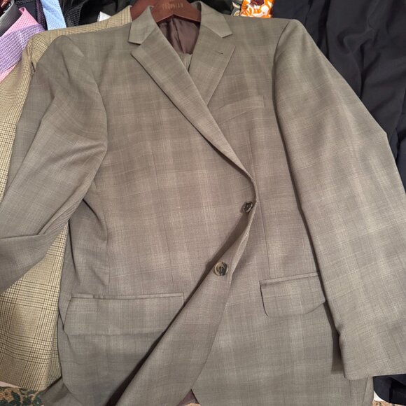 EUC Jos A Bank 42R Reserve Collection Tailored Fit Suit, Tan 2 button, 36x30 - Picture 9 of 9